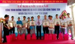 UBND tỉnh tặng bằng khen cho 36 cá nhân có thành tích hiến đất xây dựng công trình giao thông; UBND huyện Tân Phước tặng giấy khen cho 69 hộ dân tự nguyện hiến đất thuộc hai xã: Thạnh Mỹ và Thạnh Tân