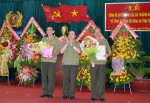 Thượng tướng Bùi Quang Bền - Thứ trưởng Bộ Công an trao Quyết định điều động và Quyết định bổ nhiệm của Bộ Công an cho Thiếu tướng Nguyễn Quốc Diệp và Đại tá Nguyễn Hữu Trí. Ảnh: Hoàn Thanh