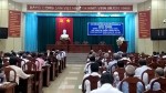 Ông Lê Văn Hưởng -  Phó Bí thư Tỉnh ủy, Chủ tịch UBND tỉnh báo cáo tóm tắt một số nội dung về xây dựng Đảng, hệ thống chính trị và lãnh đạo phát triển kinh tế, xã hội từ đầu nhiệm kỳ đến nay