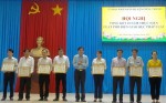 UBND huyện khen thưởng tập thể đạt thành tích tiêu biểu10 năm thực hiện Luật Phổ biến, giáo dục pháp luật.