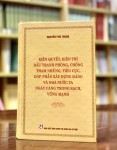 Bìa sách “Kiên quyết, kiên trì đấu tranh phòng, chống tham nhũng, tiêu cực góp phần xây dựng Đảng và Nhà nước ta ngày càng trong sạch, vững mạnh”