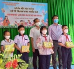 Ngày hội đọc sách, vẽ tranh tại trường tiểu học Bình Phú (huyện Cai Lậy) do Thư viện tỉnh tổ chức (Ảnh: Thư viện tỉnh)