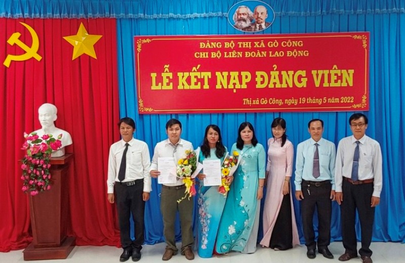 Lễ kết nạp đảng viên.