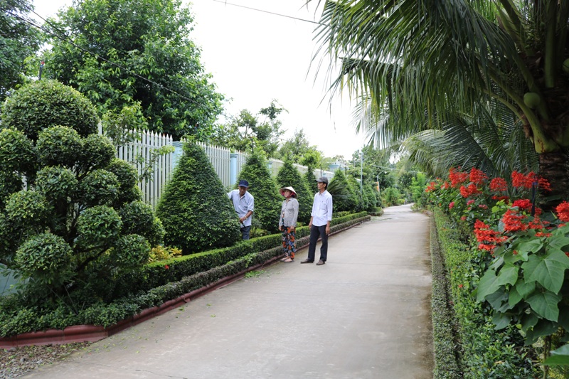 Nhân dân tham gia xây dựng cảnh quan môi trường sáng - xanh - sạch - đẹp.