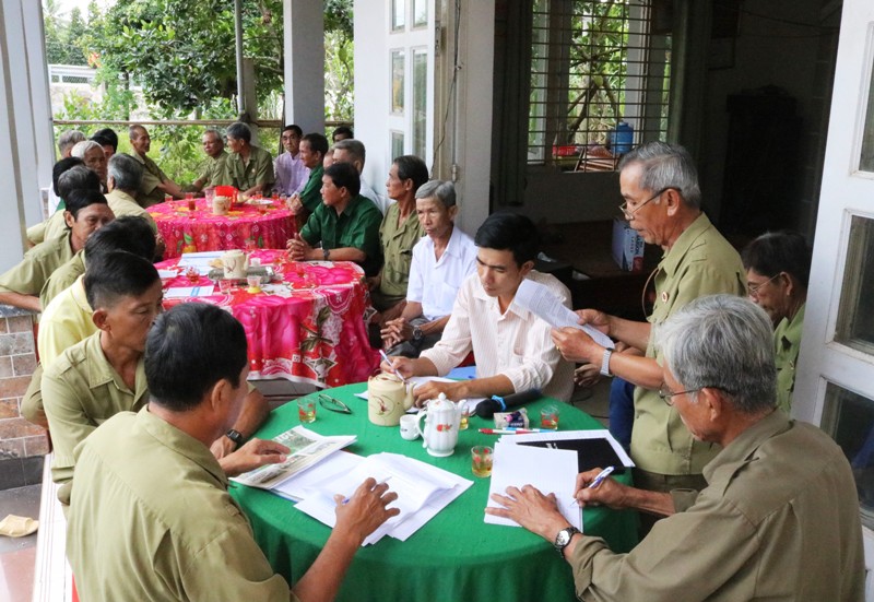 Chi hội Cựu chiến binh ấp Xuân Sắc, xã Hội Xuân sinh hoạt truyền thống, tuyên truyền ý nghĩa các ngày lễ lớn.