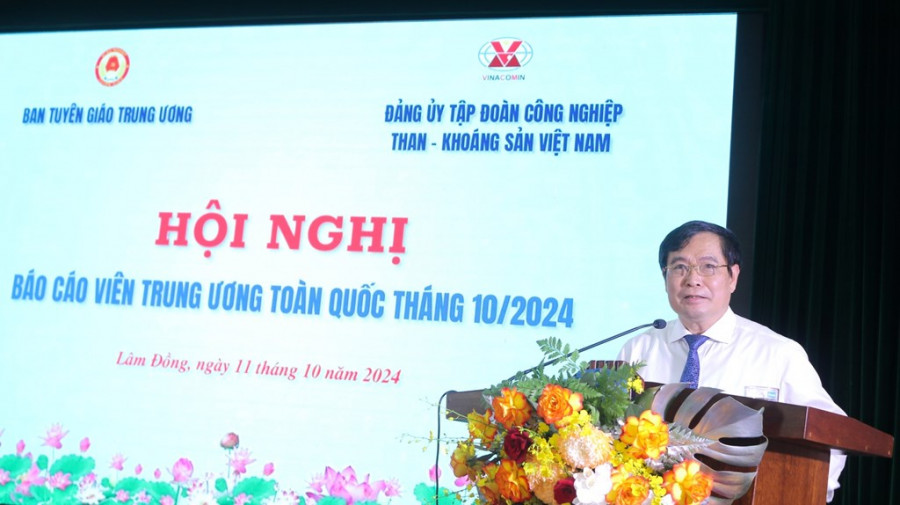 Đồng chí Phan Xuân Thủy, Phó Trưởng ban Tuyên giáo Trung ương phát biểu tại Hội nghị.