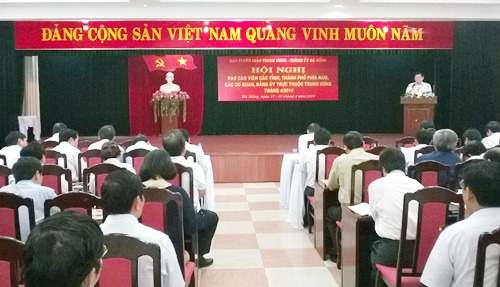 Đ/c Võ Công Trí - Phó Bí thư Thường trực Thành ủy Đà Nẵng thông báo tình hình phát triển kinh tế - xã hội của thành phố