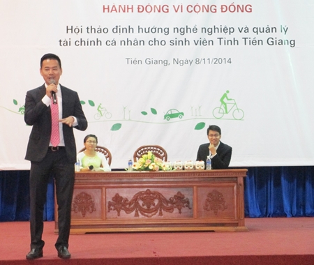 Đại diện Ngân hàng HSBC Việt Nam chia sẻ kiến thức nghề nghiệp