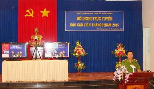 Đ/c Đinh Văn Thảnh - Trưởng phòng Cảnh sát hình sự Công an tỉnh Tiền Giang, báo cáo tại hội nghị