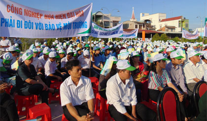 Đại biểu tham dự mít tinh. Ảnh: baoapbac.vn