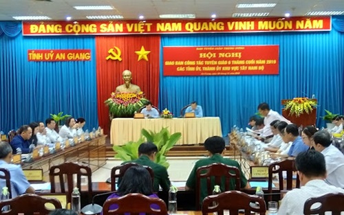 Đại biểu dự hội nghị