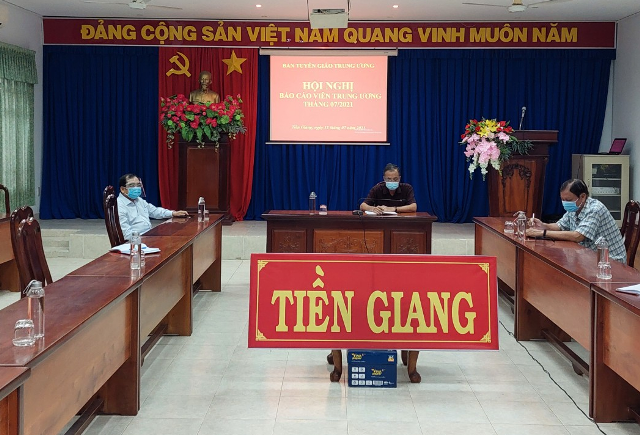 Đ/c Nguyễn Thanh Hiền - Phó trưởng Ban Thường trực Ban Tuyên giáo Tỉnh ủy chủ trì Hội nghị tại điểm cầu Tiền Giang.