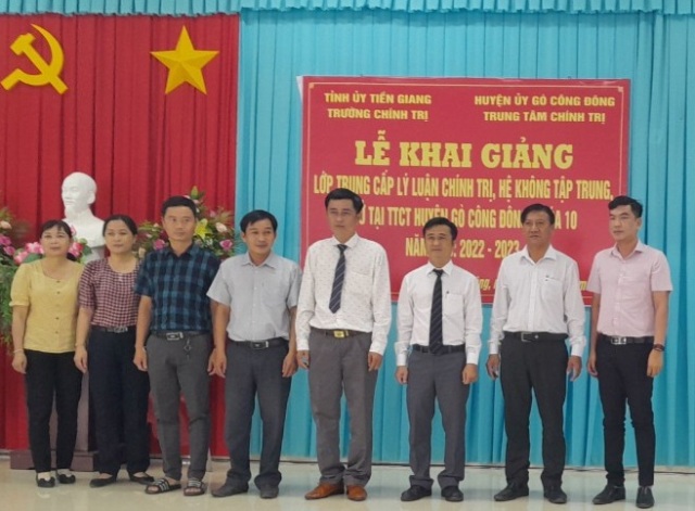 Khai giảng lớp TCLLCT hệ không tập trung tại huyện Gò Công Đông.