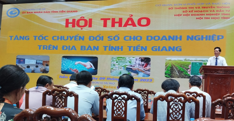 Đ/c Nguyễn Thành Diệu, TUV, Phó Chủ tịch Uỷ ban nhân dân tỉnh phát biểu khai mạc Hội thảo.