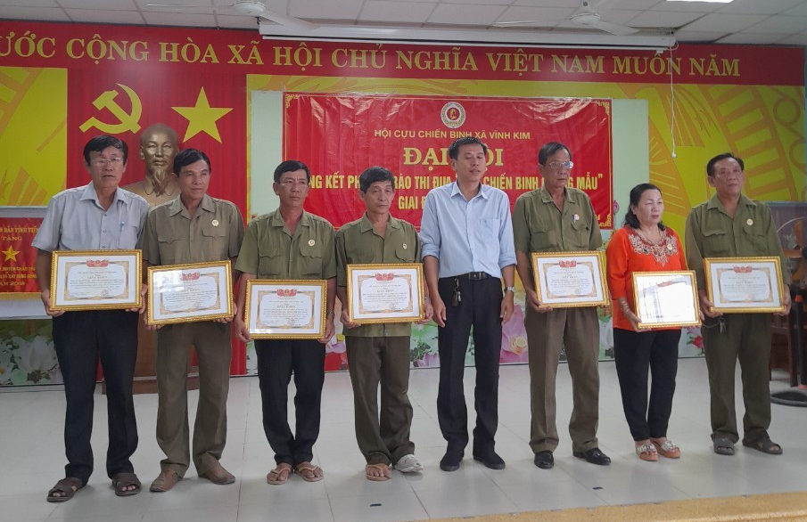 Khen thưởng cựu chiến binh đạt nhiều thành tích xuất sắc trong phong trào thi đua “Cựu chiến binh gương mẫu” giai đoạn 2019 - 2024