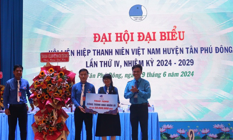 Đại hội tại huyện Tân Phú Đông.