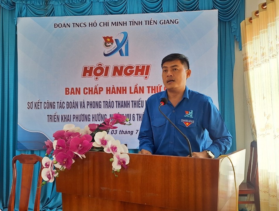 Đ/c Nguyễn Quang Minh, UVBCH Trung ương Đoàn, Tỉnh ủy viên, Bí thư Tỉnh Đoàn phát biểu tại hội nghị